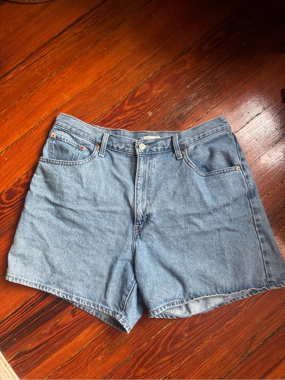 Levi’s Cinch Mid-Thigh Shorts